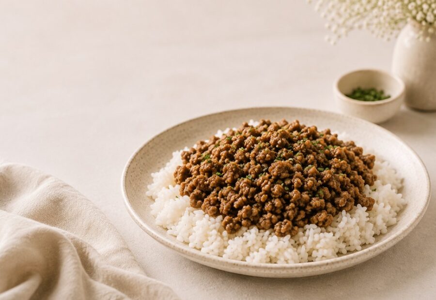 Boy kibble – viralowy meal prep z mięsa mielonego i ryżu. Jak zrobić wersję, która jest prosta, tania i naprawdę smaczna?